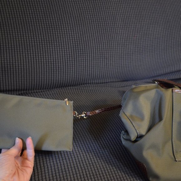 LEE's Needle ART Handle Bag Large Green Hacki faux Leather Handles approx. 18x11 - Picture 13 of 16